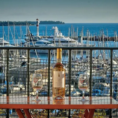 Exceptionnel 3 Pieces Avec Terrasse Vue Sur Vieux Port Centre L! A2b195 * Cannes